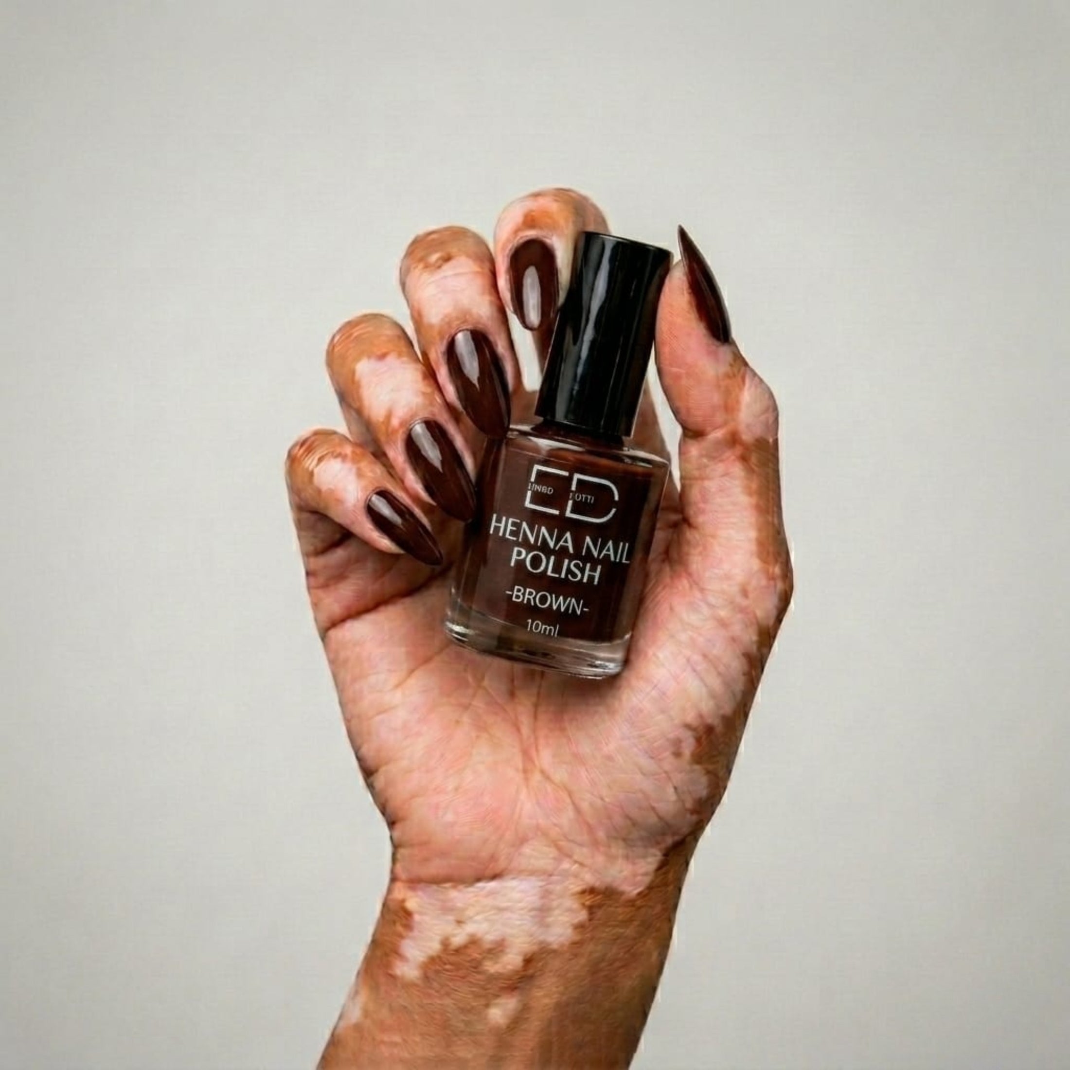 Nail hennah brown